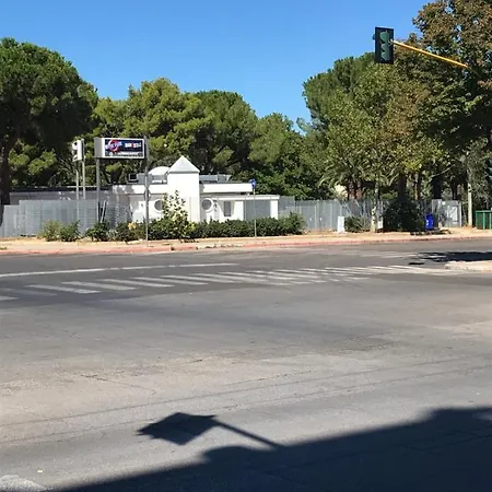 Parco 2 Giugno 3* باري